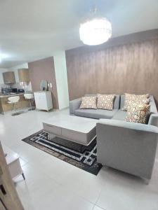 Η κουζίνα ή μικρή κουζίνα στο Beautiful second level apartment with pool