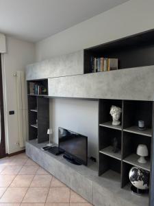 Knihovna v apartmánu