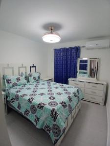 Ένα ή περισσότερα κρεβάτια σε δωμάτιο στο Beautiful second level apartment with pool