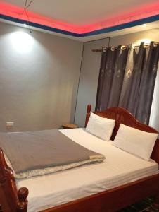 Ένα ή περισσότερα κρεβάτια σε δωμάτιο στο Villa Garbon Safaris Hotel