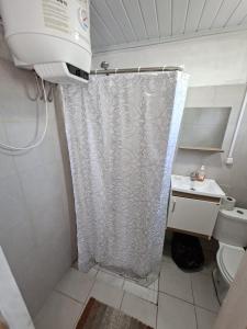 Ένα μπάνιο στο Apartment in an excellent location +5 φωτογραφίες