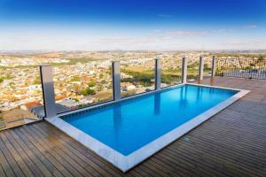 Swimmingpoolen hos eller tæt på Studio completo c piscina, Wi-Fi e boa localização + 5 billeder