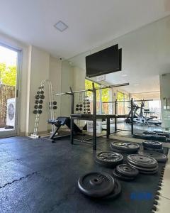 a gym with a bunch of exercise bikes and a table with weights at Departamento Alassio in Tigre