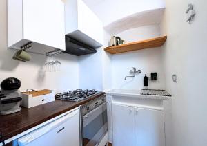 Η κουζίνα ή μικρή κουζίνα στο Dimora Porta Nuova - Sostify