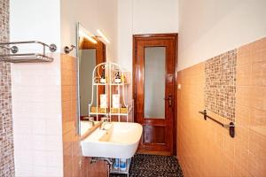 Ένα μπάνιο στο Campo Chico Alessandria +9 φωτογραφίες