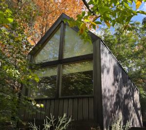 Budova, kde se chata nachází