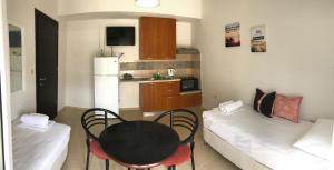 Η κουζίνα ή μικρή κουζίνα στο Orange House