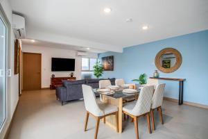 Μια τηλεόραση ή/και κέντρο ψυχαγωγίας στο Viva Jaco Viva Jaco (10-03B)