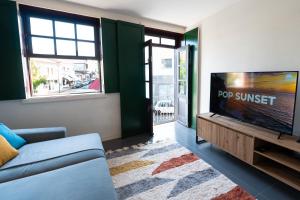 Μια τηλεόραση ή/και κέντρο ψυχαγωγίας στο Renovated Historic House T2