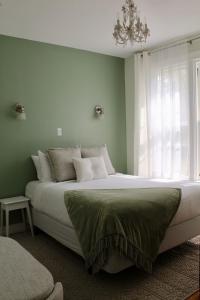 Ένα ή περισσότερα κρεβάτια σε δωμάτιο στο Fundy Footprints