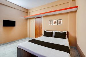 Ένα ή περισσότερα κρεβάτια σε δωμάτιο στο Hotel O Bidadi Railway Junction Bangalore Formerly Ejalla