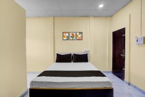Ένα ή περισσότερα κρεβάτια σε δωμάτιο στο Hotel O Chaitanya Lodging +37 φωτογραφίες