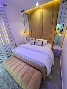 Ένα ή περισσότερα κρεβάτια σε δωμάτιο στο Swanky Spaces