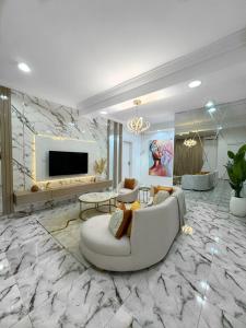 Μια τηλεόραση ή/και κέντρο ψυχαγωγίας στο Swanky Spaces +2 φωτογραφίες