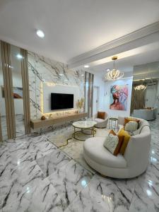 Μια τηλεόραση ή/και κέντρο ψυχαγωγίας στο Swanky Spaces