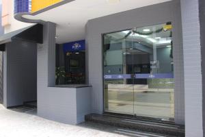 a store front with glass doors in a building at Hotel Di Sica in Balneário Camboriú