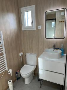 Ένα μπάνιο στο Chalet charmant à Acheux-en-Vimeu, 20 m², jardin