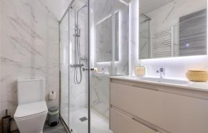Ένα μπάνιο στο Madrid Apt 4 rooms 4 bathrooms