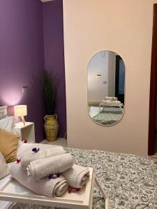 Una cama o camas en una habitación de "Private Room" stanza privata with private bathroom - shared kitchen and beautiful terrace on Taormina Center Hostel Taormina