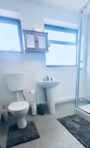 Koupelna v ubytování Andover Bungalow + 29 fotografií