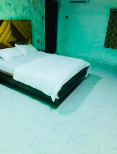 Ένα ή περισσότερα κρεβάτια σε δωμάτιο στο LuxApartments