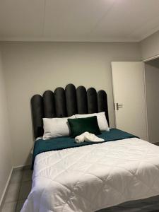 Ένα ή περισσότερα κρεβάτια σε δωμάτιο στο Unmatched Stays +1 φωτογραφίες