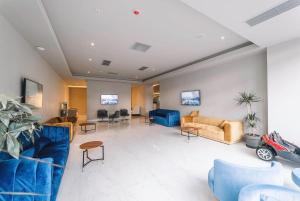 TV a/nebo společenská místnost v ubytování Orbi City Center Suite