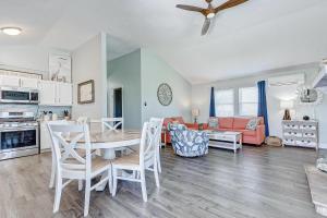 Kuchyň nebo kuchyňský kout v ubytování The Showboat