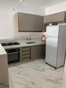 Kuchyň nebo kuchyňský kout v ubytování Kitnet Centro da Cidade