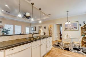 Η κουζίνα ή μικρή κουζίνα στο SharkyFin's II