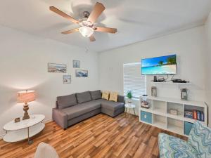 TV a/nebo společenská místnost v ubytování KC'S Sunshine