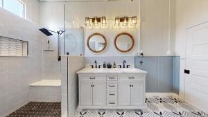 Et badeværelse på Shiloh by the Sea + 67 billeder