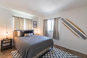 una camera da letto con un letto e una finestra di Beachfront Condo w Community Pool a Cape Canaveral