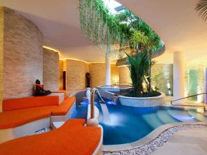 La alberca dentro o cerca de Pullman Bali Legian Beach