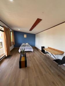 Ένα ή περισσότερα κρεβάτια σε δωμάτιο στο Green haven Poas +9 φωτογραφίες