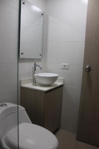 Ένα μπάνιο στο Hotel Ces +9 φωτογραφίες