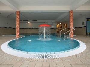 a fountain in the middle of a building at Ferienwohnung im Aparthotel Seepanorama in Granzow