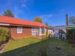 Κήπος έξω από το Ferienhaus im Ferienpark Mirow