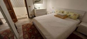 En eller flere senge i et værelse på Villa Polesine