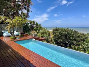 Swimmingpoolen hos eller tæt på Amasundu Beach House Trafalgar