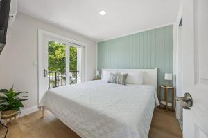 Postel nebo postele na pokoji v ubytování 637 S Orlando #7