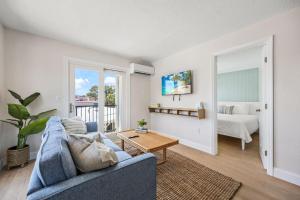 Postel nebo postele na pokoji v ubytování 637 S Orlando #7