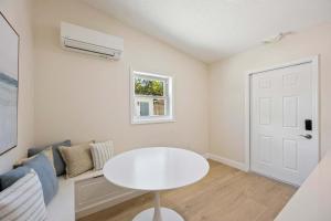 Posezení v ubytování 637 S Orlando #8