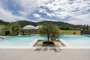 Nespecifikovaný výhled na hory nebo výhled na hory při pohledu z vily + 25 fotografií