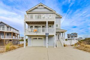 1013 - Hook'em (formerly High Tides and Philly Forever) في كورولا: بيت أبيض كبير مع شرفة