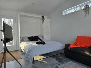 Ένα ή περισσότερα κρεβάτια σε δωμάτιο στο The Lofti