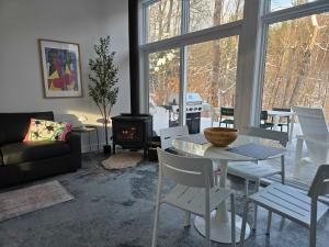 Χώρος καθιστικού στο The Lofti