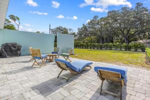 Сад в Gorgeous Remodeled Studio& Beautiful Outdoor Space