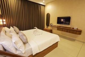 Μια τηλεόραση ή/και κέντρο ψυχαγωγίας στο Townsquare Residency +27 φωτογραφίες