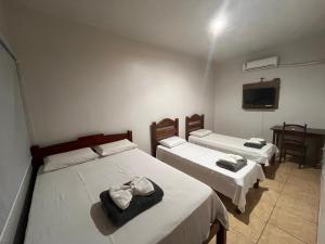 En eller flere senge i et værelse på Hotel Tropical